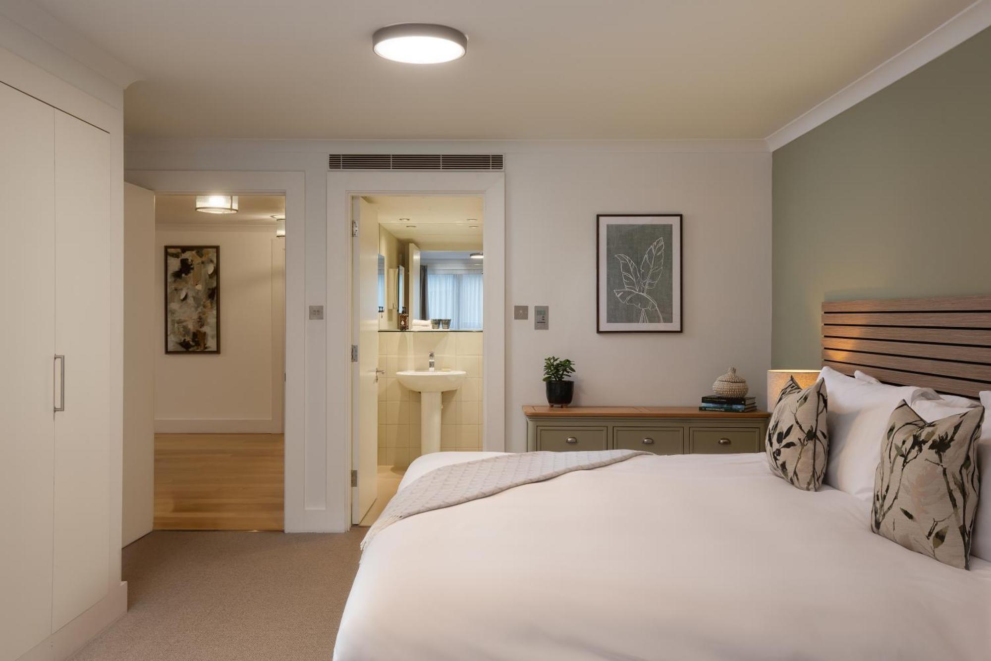 Monarch House - Serviced Apartments - Kensington Londyn Zewnętrze zdjęcie